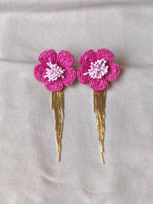 L'Audacieuse — Boucles d'oreille fleur en raffia tressé main