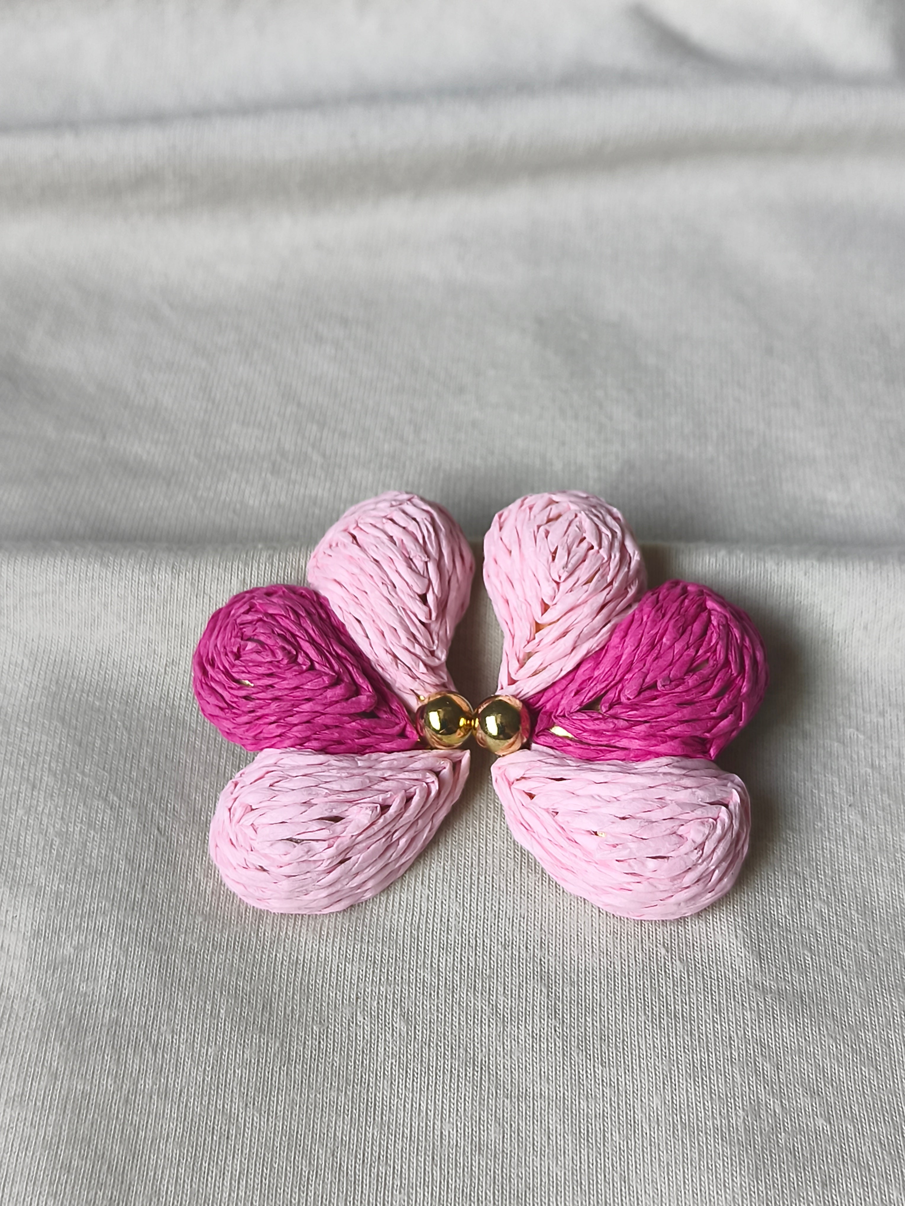 La Solaire — Boucles d'oreille fleur raffia tressé main, été